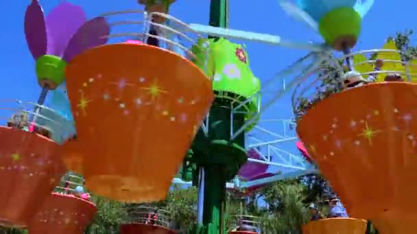 Orlando Florida April 2019 Parents Kids Enjoying Colorful Flower Pots — Stock Video