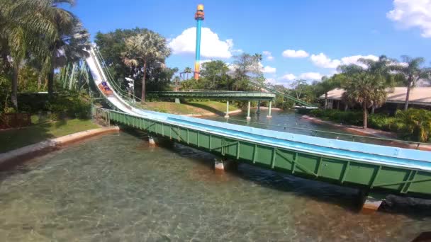 Tampa Bay Florida Abril 2019 Gente Disfrutando Stanley Falls Flume — Vídeo de stock