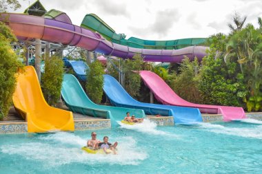 Orlando, Florida. 07 Nisan 2019. İnsanlar eğleniyor Omaka Rocka. Bu Aquatica bir su kaydırağı (6)