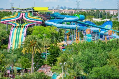 Orlando, Florida. 07 Nisan 2019. Aquatica su parkı güzel sahne Tamauta Racer slaytlar üst görünümü (2)