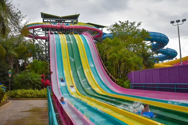 Orlando Florida Abril 2019 Gente Disfrutando Taumata Racer Emoción Más — Foto de Stock