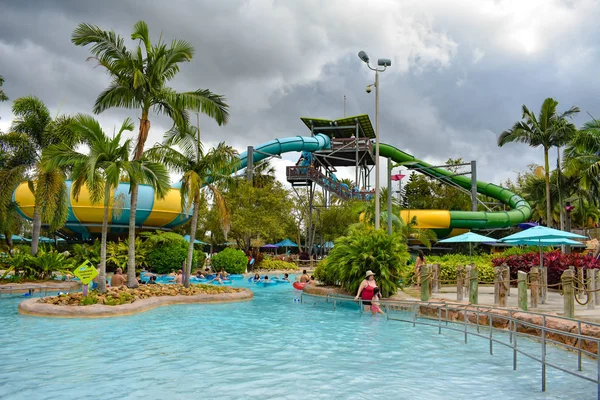 Orlando Florida Abril 2019 Atração Água Palmeiras Piscina Fundo Céu — Fotografia de Stock