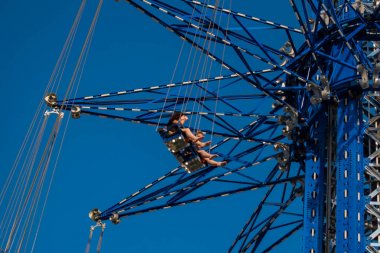 Orlando, Florida. 16 Mayıs 2019. Orlando Star Flyer'ın tadını çıkaran insanlar. Bu 450 metre ayakta dünyanın en yüksek salıncak yolculuğu. Uluslararası Sürücü alanında (16)