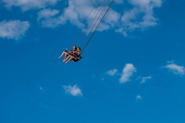 Orlando, Florida. 16 Mayıs 2019. Orlando Star Flyer'ın tadını çıkaran insanlar. Bu 450 metre ayakta dünyanın en yüksek salıncak yolculuğu. Uluslararası Sürücü alanında (20)