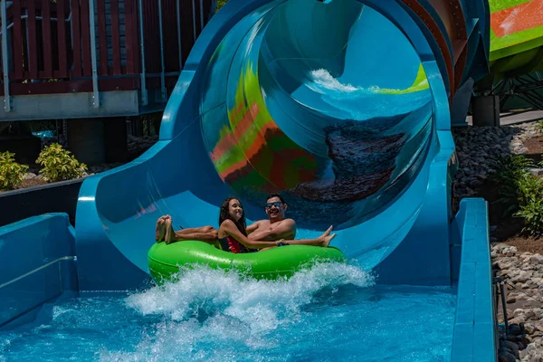 Orlando Florida Maio 2019 Pessoas Divertindo Karakare Curl Aquatica Área — Fotografia de Stock