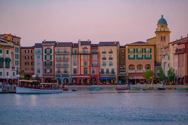 Orlando Florida Mayo 2019 Coloridos Edificios Junto Muelle Atardecer Portofino — Foto de Stock