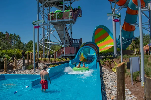 Orlando Florida Mayıs 2019 Aquatica Karekare Kıvrılmış Eğlenenler — Stok fotoğraf