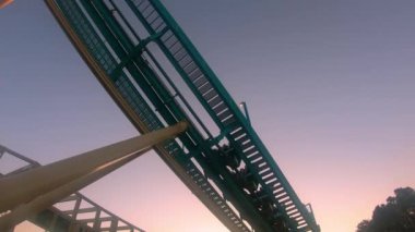Orlando, Florida. 23 Mayıs 2019. İnsanlar Uluslararası Drive alanında Seaworld eğlenceli inanılmaz Kraken rollercoaster sahip