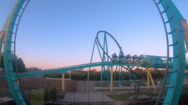 Orlando, Florida. 27 Mayıs 2019. Seaworld'de Kraken ve Mako rollercoaster'ın tadını çıkaran insanlar.