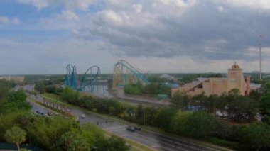 Orlando, Florida. 28 Mayıs 2019. International Drive alanında Seaworld inanılmaz Kraken rollercoaster zevk İnsanlar.