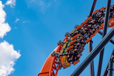 Tampa Körfezi, Florida. 30 Nisan 2019 . Busch Gardens 'da Dicle rollercoaster'ın tadını çıkaran lar (6)