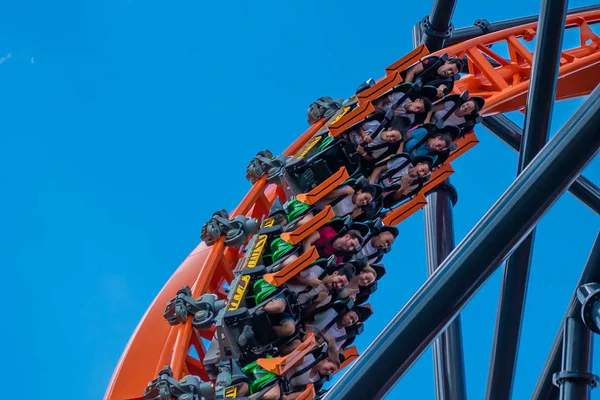 Tampa Körfezi, Florida. 30 Nisan 2019 . Busch Gardens 'da Dicle rollercoaster'ın tadını çıkaran lar (7)