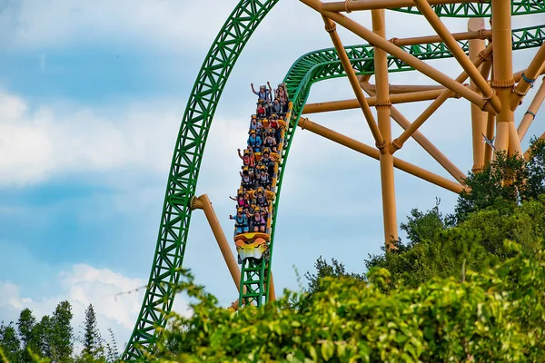 Tampa Körfezi, Florida. 30 Nisan 2019 . İnsanlar Busch Gardens (4) müthiş Sheikra rollercoaster zevk)