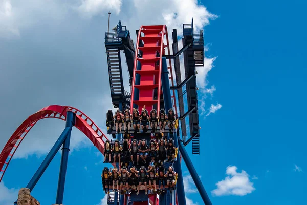 Tampa Körfezi, Florida. 30 Nisan 2019 . İnsanlar Busch Gardens (14) de müthiş Sheikra rollercoaster zevk)