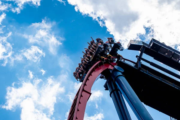 Tampa Bay Florida Abril 2019 Gente Disfrutando Fantástica Montaña Rusa — Foto de Stock