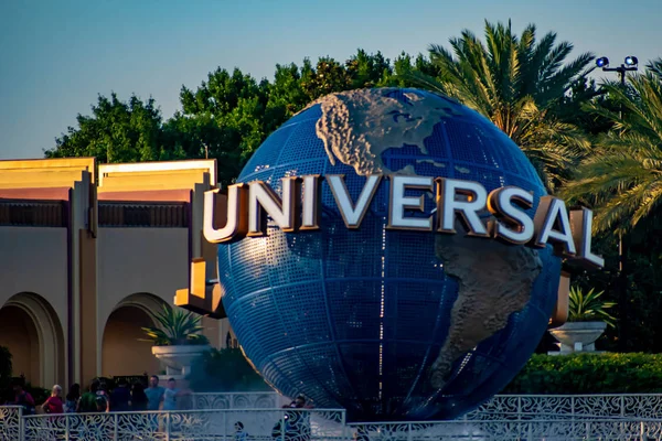 Orlando Florida Maio 2019 Universal Studios Esfera Mundial Citywalk Palmeiras — Fotografia de Stock