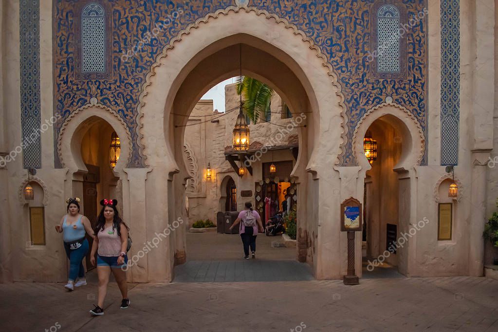 Orlando, Florida. 16 de mayo. 2019. Personas caminando en el Pabellón