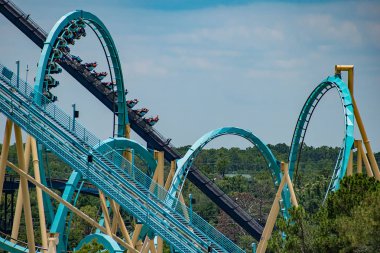 Orlando, Florida. 05 Haziran 2019. International Drive alanında Seaworld'de Mako ve Kraken rollercoasters keyfini İnsanlar (1)