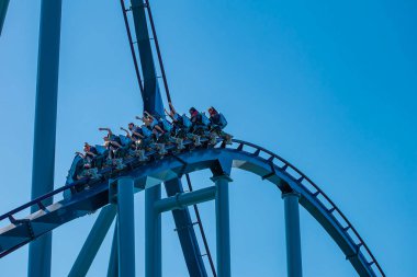 Orlando, Florida. 25 Mayıs 2019. Seaworld'de Mako rollercoaster'ın keyfini çıkaran lar (1)
