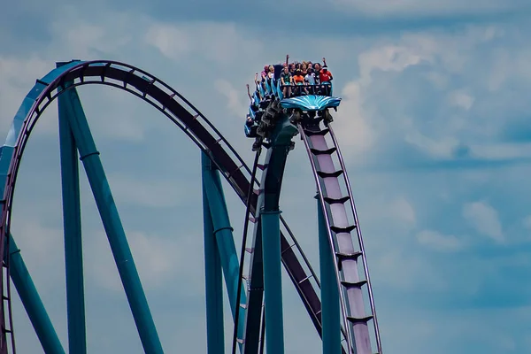 Orlando Florida Június 2019 Emberek Birtoklás Móka Csodálatos Mako Rollercoaster — Stock Fotó
