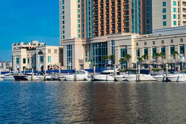 Tampa Bay Florida April 2019 Lyxbåtar Och Marriott Water Street — Stockfoto