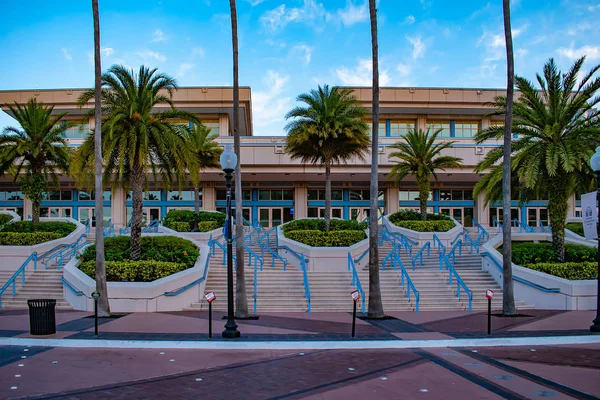 Tampa Bay Florida April 2019 Tampa Convention Center Palm Trees — Stock Photo, Image