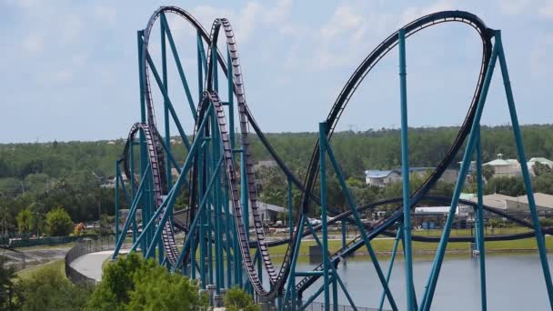 Orlando Florydzie Czerwca 2019 Panoramiczny Widok Ludzi Korzystających Mako Rollercoaster — Wideo stockowe