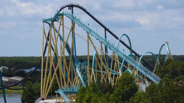 Orlando Florida Haziran 2019 Seaworld Kraken Eğlenen Insanların Panoramik Görünümü — Stok video