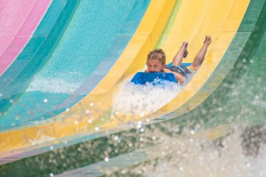 Orlando, Florida. 01 Temmuz 2019 . Orlando, Florida. 01 Temmuz 2019. Aquatica 2 renkli Tamauta Racer cazibe zevk Kişi