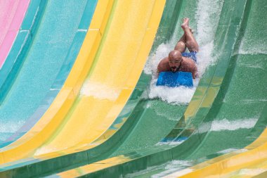 Orlando, Florida. 01 Temmuz 2019 . Orlando, Florida. 01 Temmuz 2019. Aquatica 3 renkli Tamauta Racer cazibe zevk Kişi