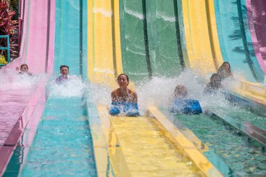 Orlando, Florida. 01 Temmuz 2019. İnsanlar Aquatica de Taumata Racer cazibe eğleniyor. Parktaki en büyük heyecan 26.
