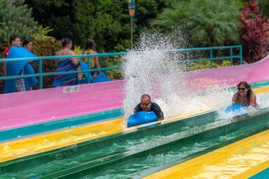 Orlando, Florida. 01 Temmuz 2019. Aquatica 3 tamauta Racer cazibe inanılmaz sıçrama zevk Kişi