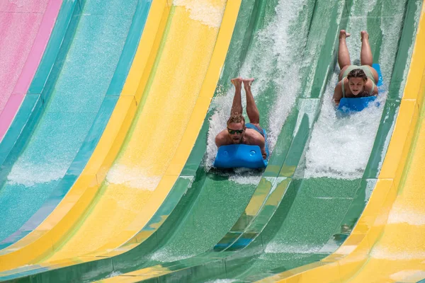 Orlando Florida Julio 2019 Gente Divirtiéndose Atracción Taumata Racer Aquatica — Foto de Stock