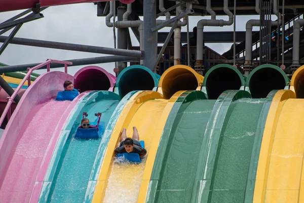 Orlando Florida Julho 2019 Pessoas Divertindo Fantástica Atração Tamauta Racer — Fotografia de Stock