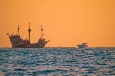 Clearwater Plajı, Florida. 24 Haziran 2019. Pier 60 alanında Pirates Cruise ve bayboat zevk İnsanlar.