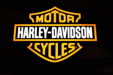 Orlando, Florida. 15 Haziran 2019 Disney Springs'te Buena Vista Gölü'nde Harley Davidson logosu 