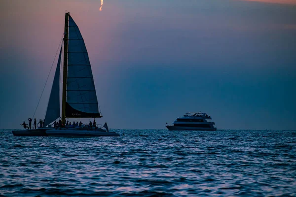 Clearwater Beach Florida Junio 2019 Gente Disfrutando Velero Yate Lujo — Foto de Stock