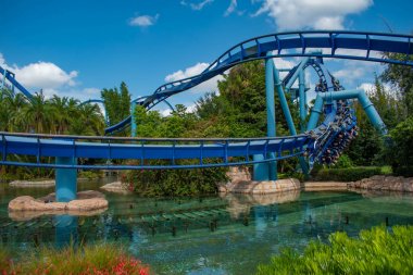Orlando, Florida. 23 Haziran 2019. İnsanlar Seaworld 8 eğlenceli Manta Ray rollercoaster sahip
