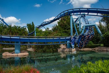 Orlando, Florida. 23 Haziran 2019. İnsanlar Seaworld 9 eğlenceli Manta Ray rollercoaster sahip