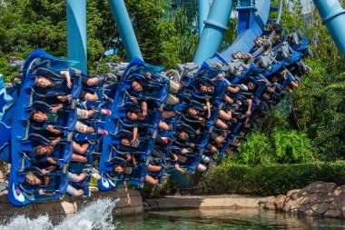 Orlando, Florida. 25 Haziran 2019. Seaworld 16 inanılmaz Manta Ray roller coaster zevk İnsanlar.