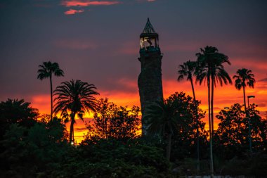 Orlando, Florida. 13 Haziran 2019. Universal Studios alan 2 güzel günbatımı arka plan üzerinde Macera deniz feneri Adası