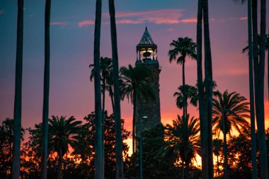 Orlando, Florida. 13 Haziran 2019. Universal Studios alan 1 güzel günbatımı arka plan üzerinde Macera deniz feneri Adası