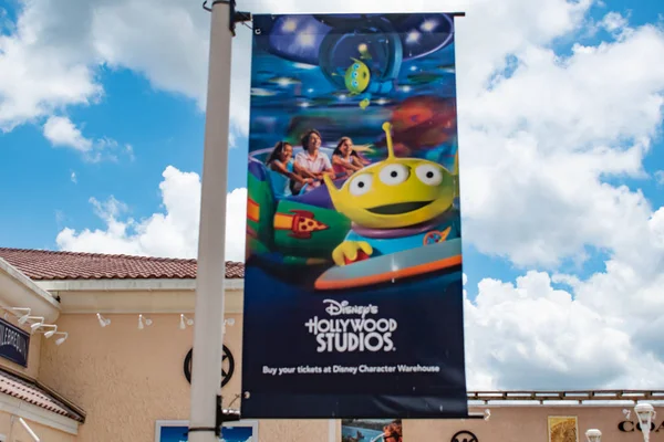 奥兰多 佛罗里达州六月 2019 玩具总动员景点由好莱坞工作室标志在国际驱动器区的高级插座 — 图库照片