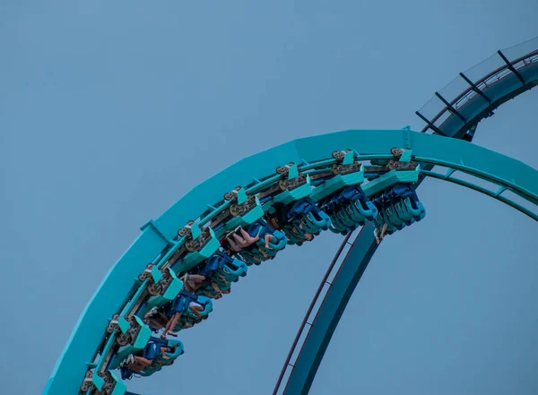 Orlando Florida Június 2019 Emberek Szórakoztunk Elképesztő Kraken Rollercoaster Seaworld — Stock Fotó