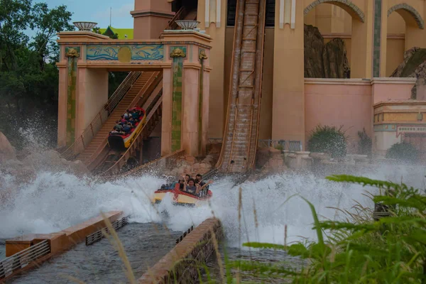 Orlando Florida Junio 2019 Gente Divirtiéndose Chapoteando Atracción Viaje Atlantis — Foto de Stock