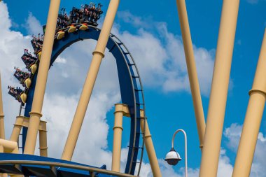 Tampa Körfezi, Florida. 12 Temmuz 2019. İnsanlar Busch Bahçeleri 'nde eğlenceli inanılmaz montu Rollercoaster sahip (25).