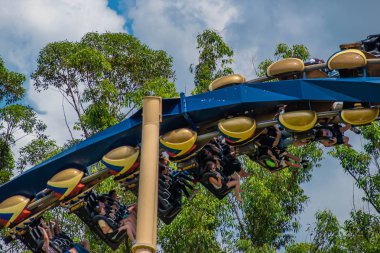 Tampa Körfezi, Florida. 12 Temmuz 2019. İnsanlar Busch Bahçeleri 'nde eğlenceli inanılmaz montu Rollercoaster sahip (29).