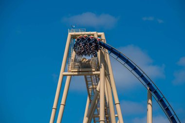 Tampa Körfezi, Florida. 12 Temmuz 2019. Busch Gardens inanılmaz Montu rollercoaster üst görünümü (1)