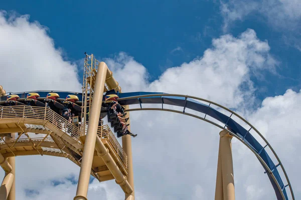 Tampa Körfezi, Florida. 12 Temmuz 2019. İnsanlar Busch Gardens (4) de eğlenceli inanılmaz Montu rollercoaster sahip)