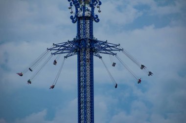 Orlando, Florida 'da. 05 Temmuz 2019 Uluslararası sürücü alanında Sky Flyer cazibe zevk Insanlar 1